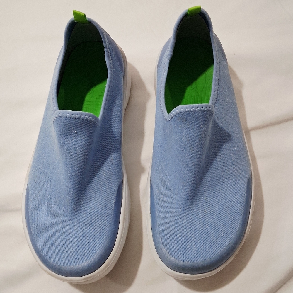 Oofos Women's Slip-On Canvas Shoes in Light Blue Sneakers Size 5